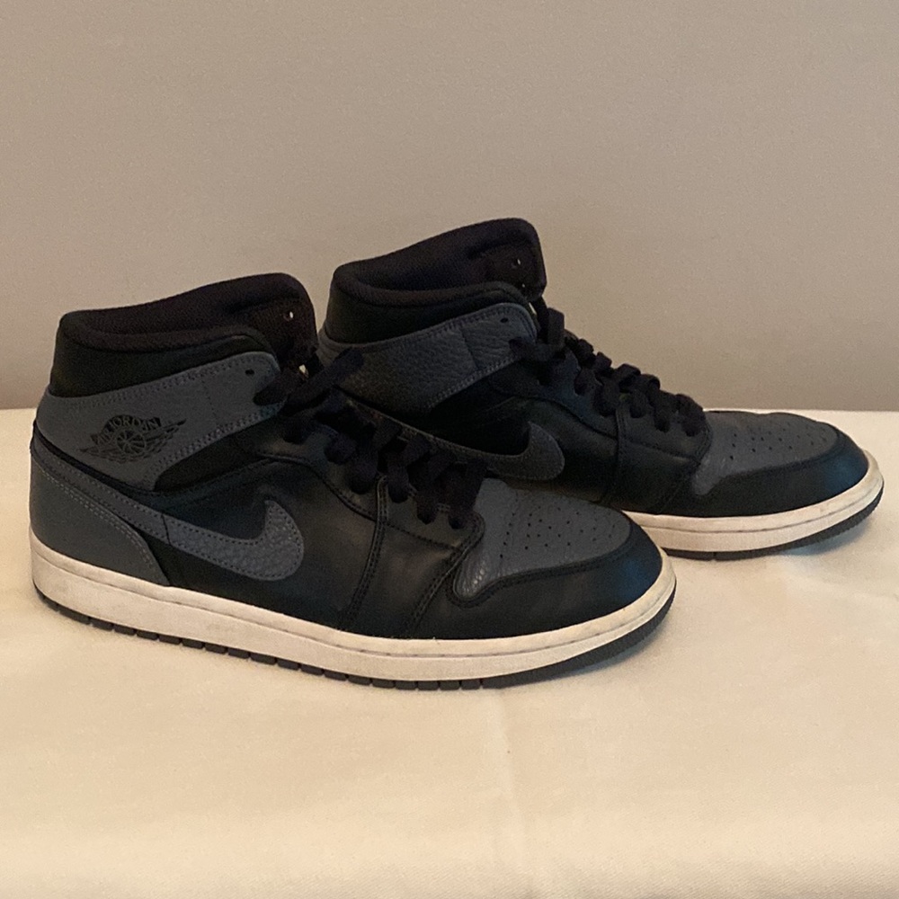 Air Jordan Mid; black and gray